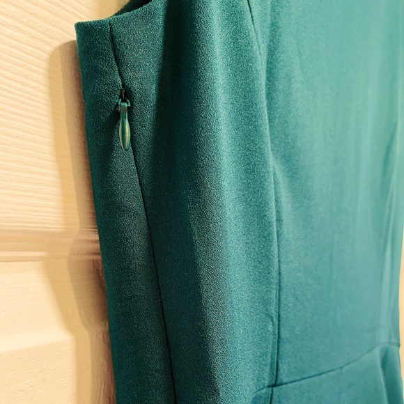 fully lined Lark & Ro inverted pleat fitted A line fir green dress cap sleeves - Picture 9 of 15
